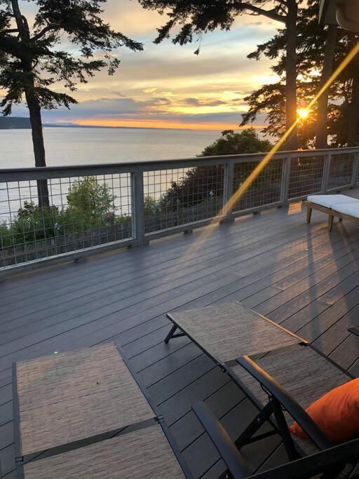 Waterfront, Sunsets And Mountains Villa Порт Таунсънд Екстериор снимка