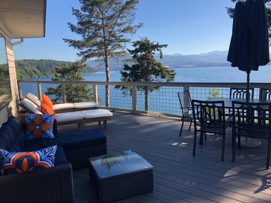 Waterfront, Sunsets And Mountains Villa Порт Таунсънд Екстериор снимка